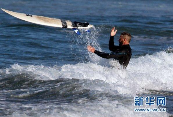 辽宁大连:首次引入冰上龙舟大赛,30支龙舟队伍上演冰上“争霸”